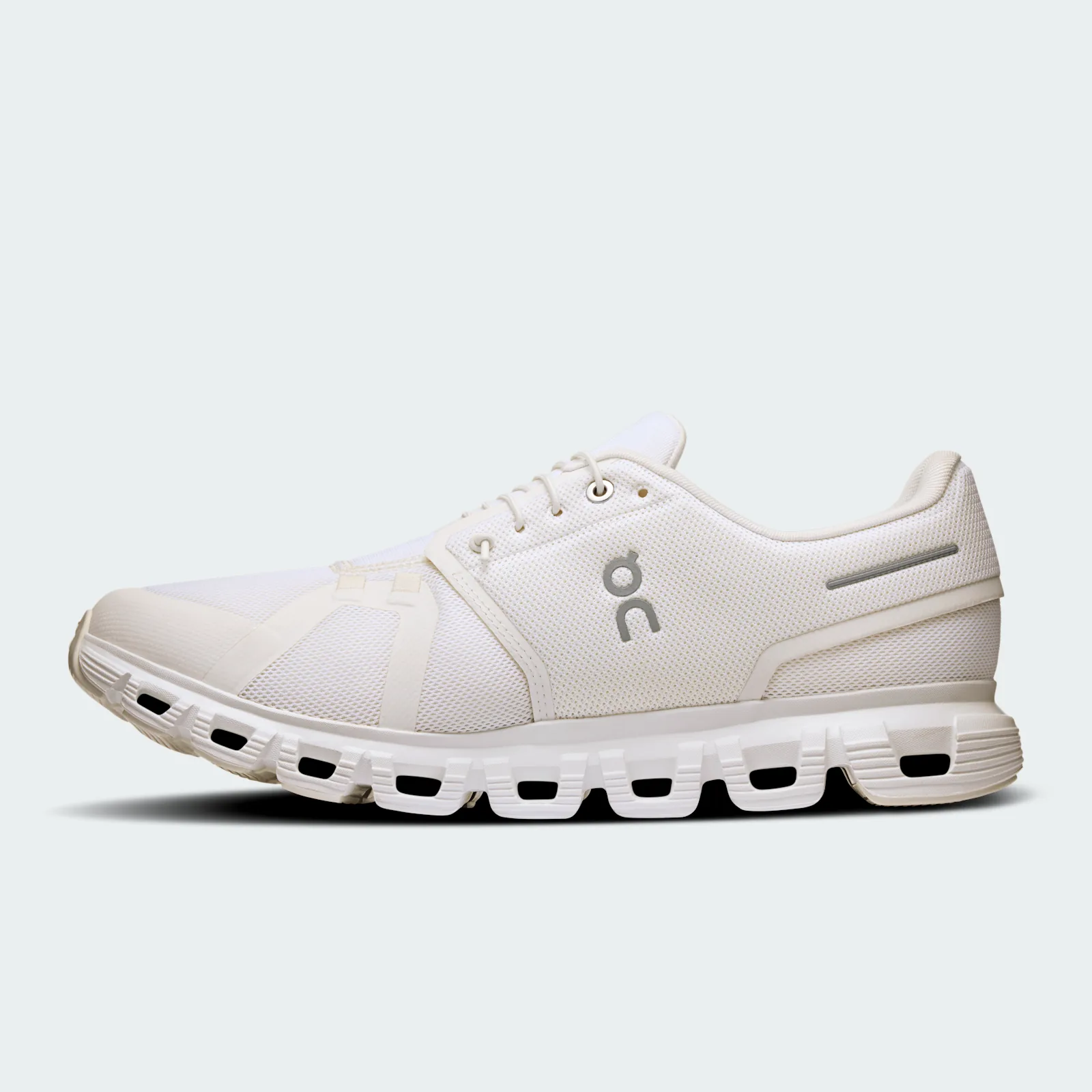 On Cloud 6 White White, medial