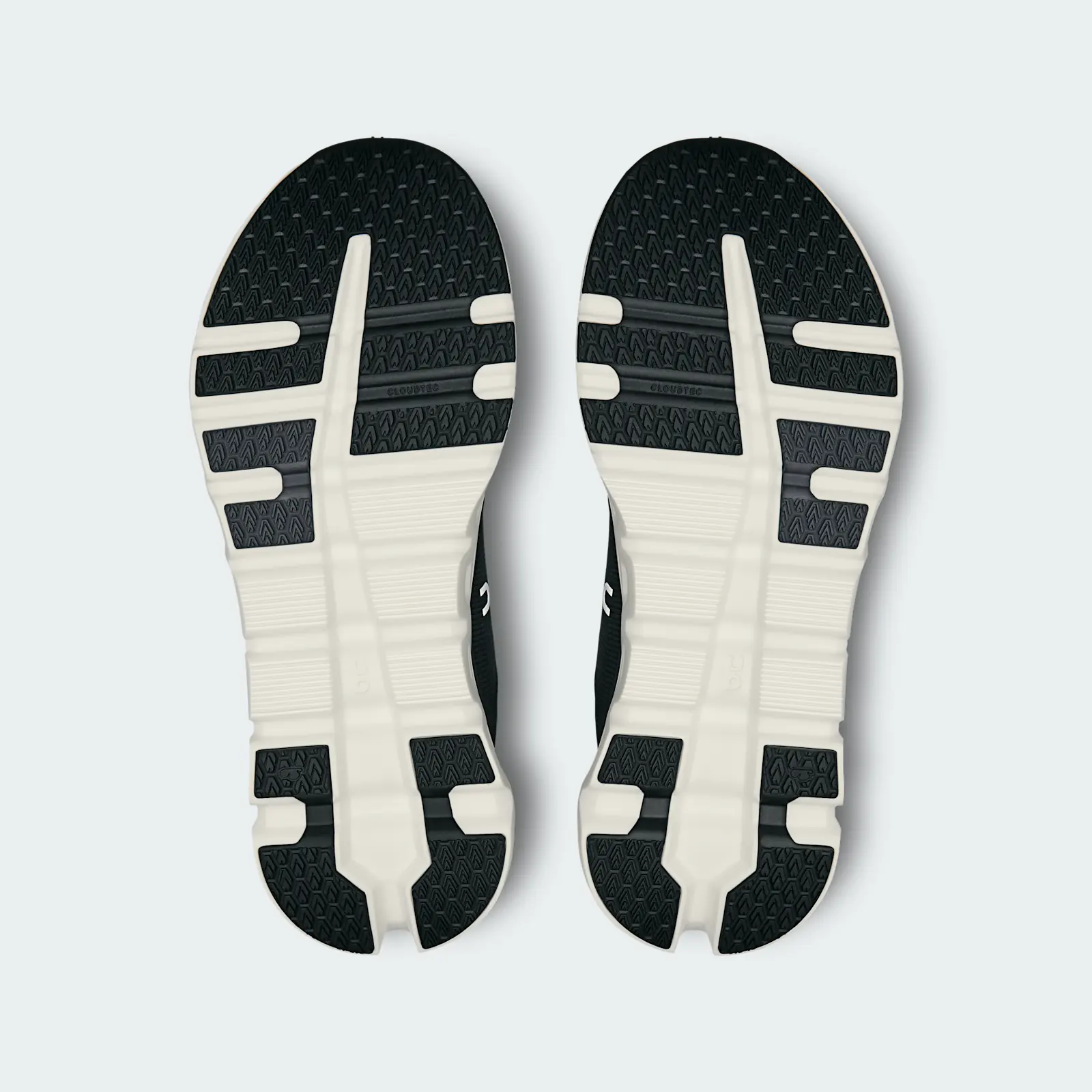 On Cloudrunner 2 Eclipse Black, sole
