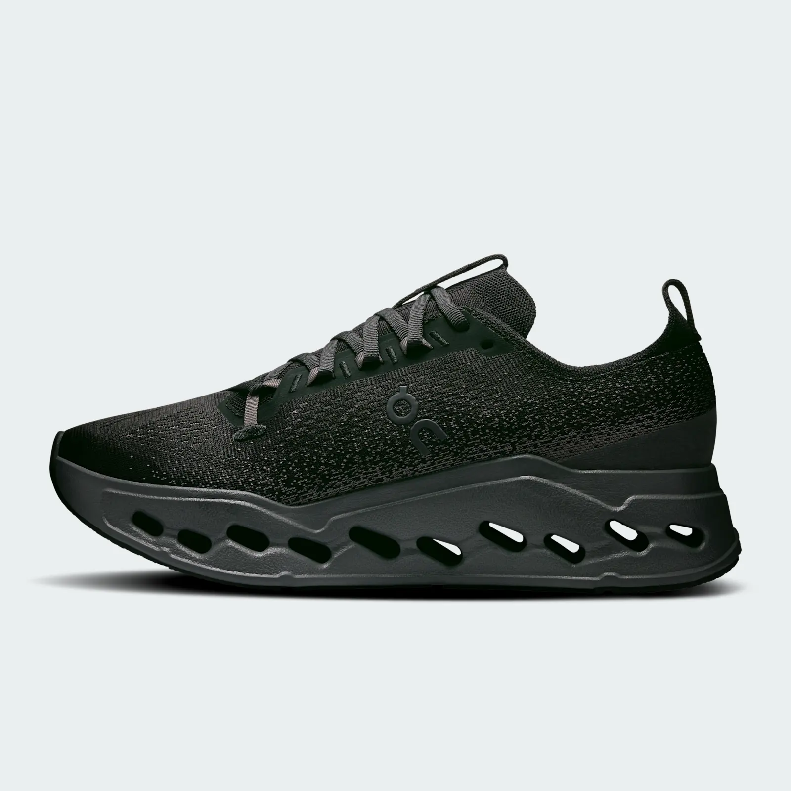 On Cloudsurfer Max Black Eclipse, medial